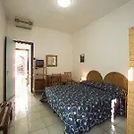 Solara מלון