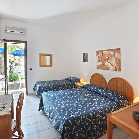 Hotell Solara 3*